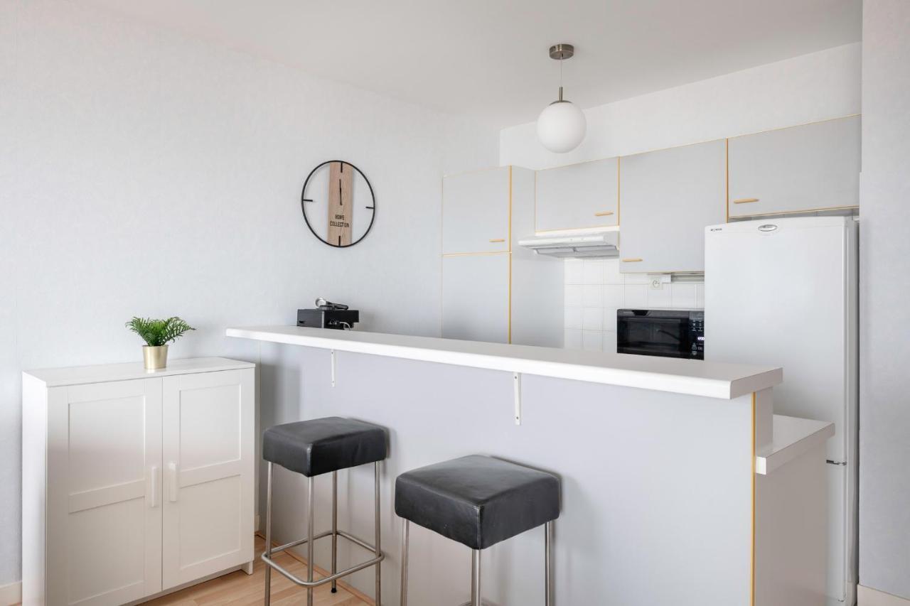 Tres Bel Appartement Avec Vue Sur Mer A Порнише Екстериор снимка